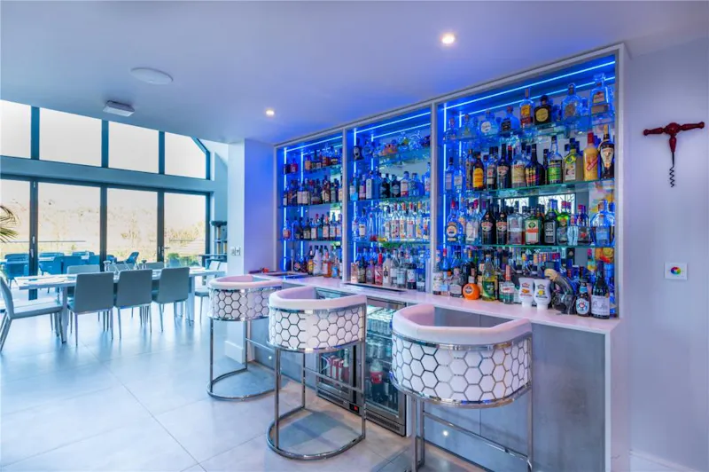 Bar at Stunning new home Caversham, D2609 (photo 9)