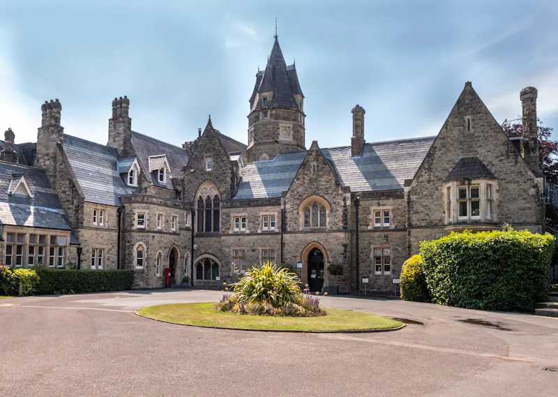 Driveway at East Grinstead School, J225 (photo 1)