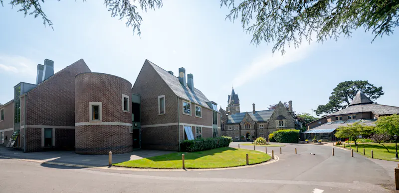 East Grinstead School, J225 (photo 6)