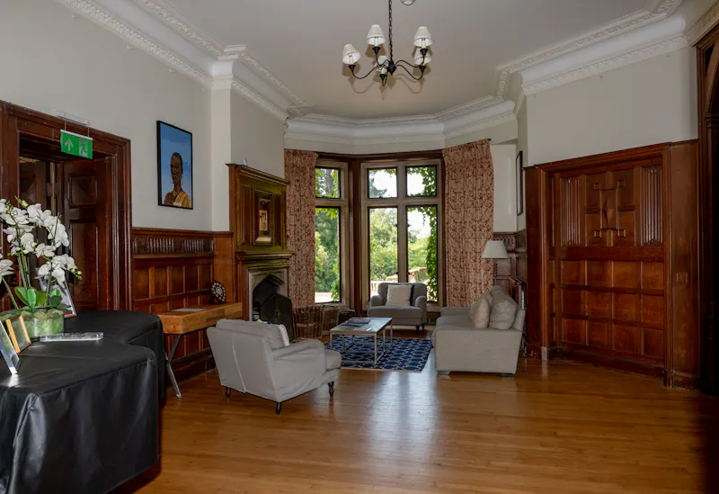 Living Room at East Grinstead School, J225 (photo 2)