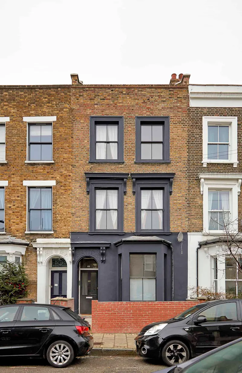 Immaculate townhouse Homerton, D2611 (photo 1)