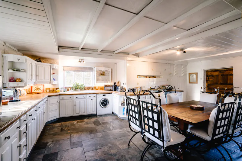 Kitchen at Ashurst country house and barns, A1239 (photo 8)