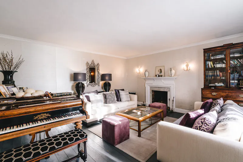 Piano at Ashurst country house and barns, A1239 (photo 13)