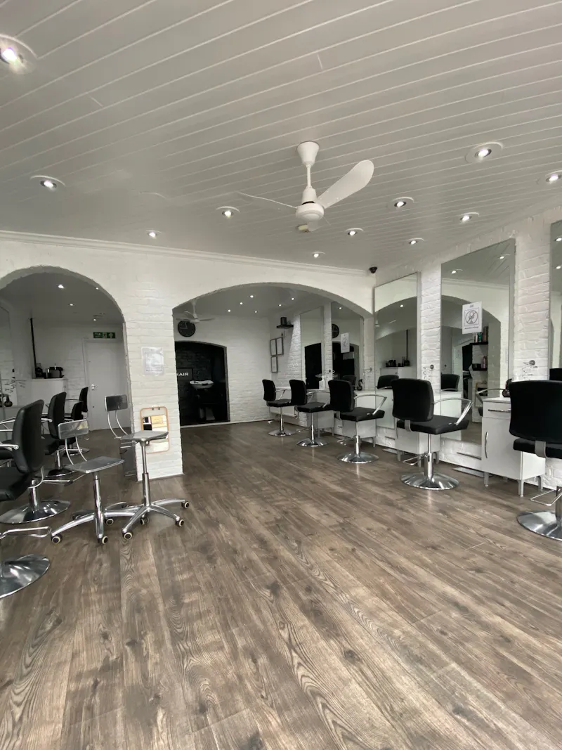 Floor - wooden at Strawberry Hill Salon, Q148 (photo 4)