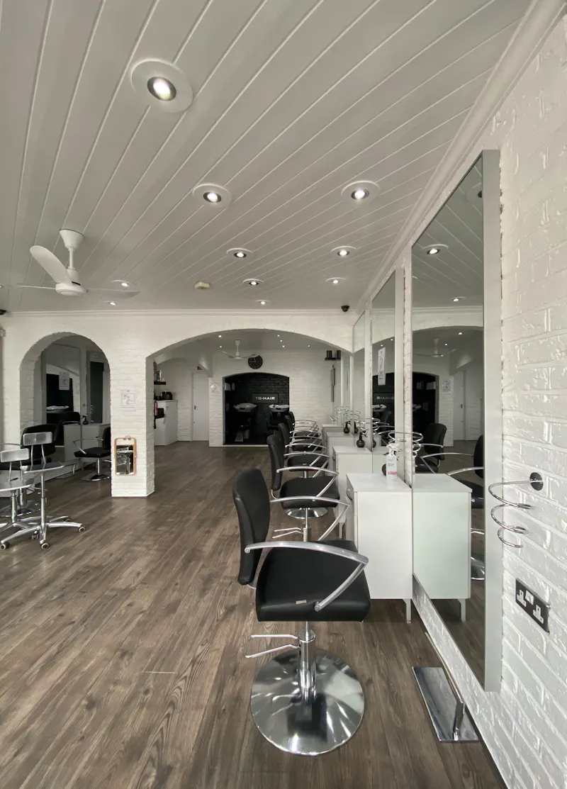 Exposed brick at Strawberry Hill Salon, Q148 (photo 5)