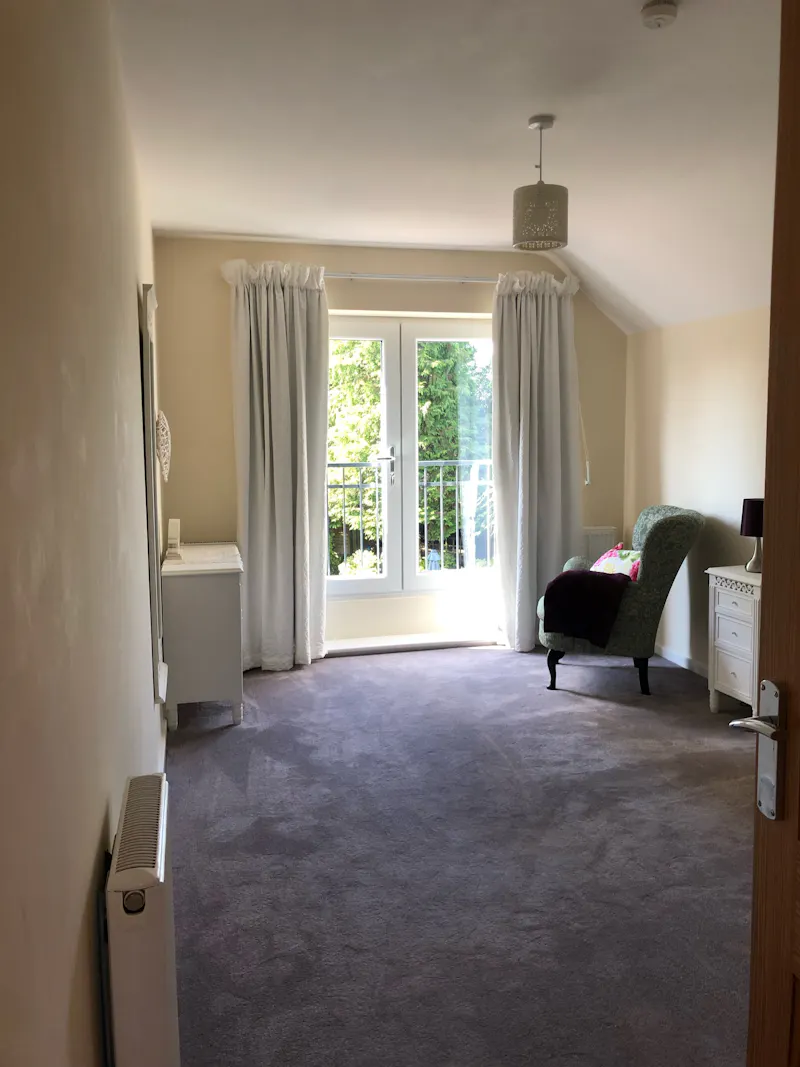 Bedroom at Suburban Windsor house, D2623 (photo 5)
