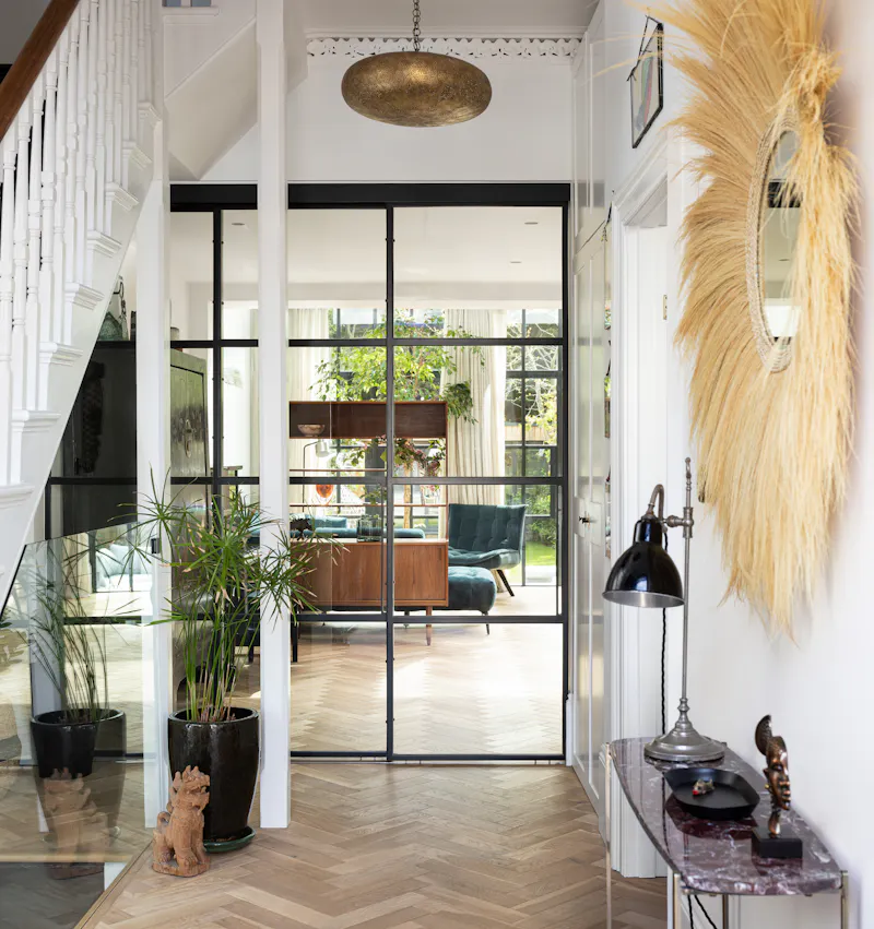 Entrance hall at Immaculate Putney home, B1967 (photo 4)