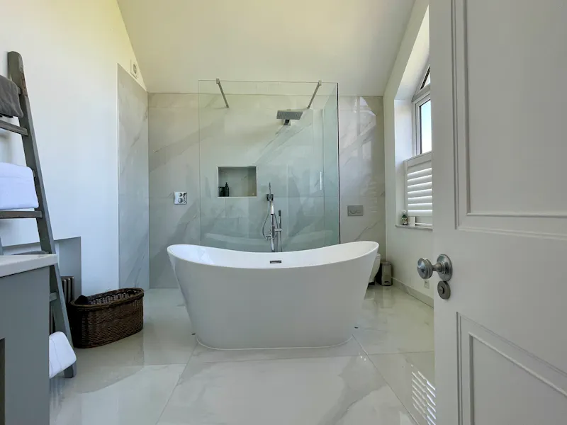 Bathroom at Kings Langley home, D2614 (photo 11)