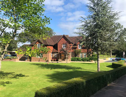 Stunning farmhouse Chiddingfold, D2615