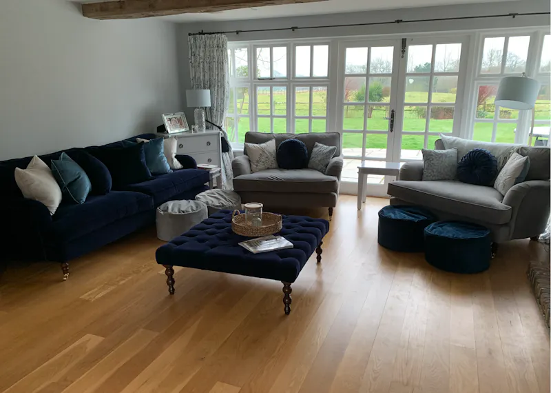 Sitting room at Stunning farmhouse Chiddingfold, D2615 (photo 5)