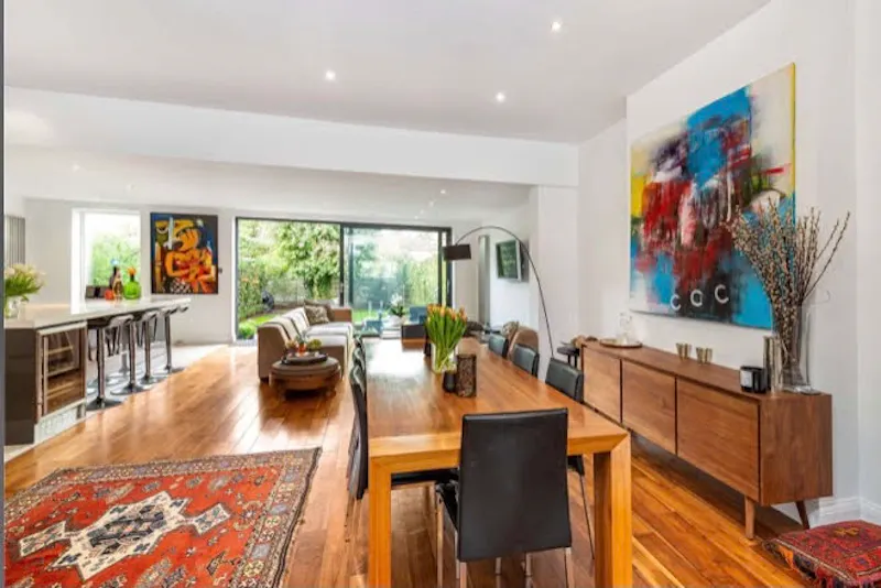 Dining room at Contemporary Sheen house, D1986 (photo 3)