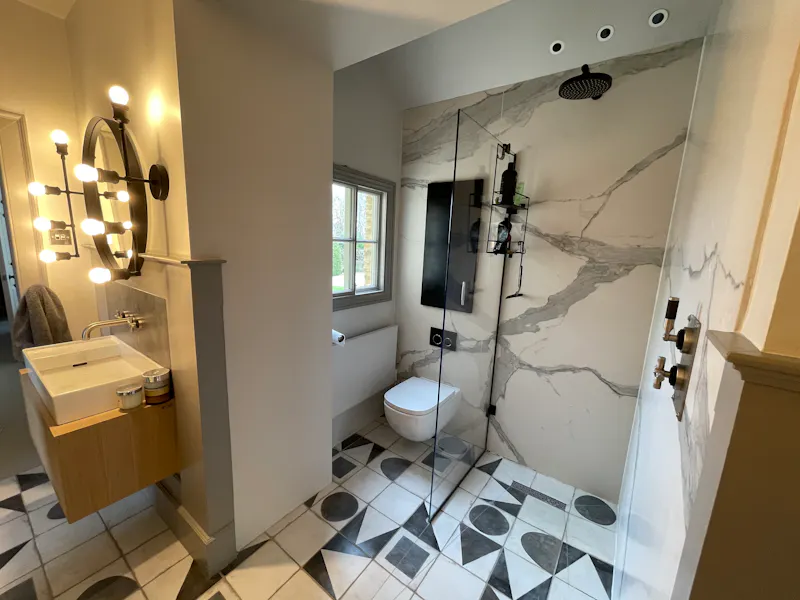Shower at Great Milton Barn and Home, L734 (photo 41)