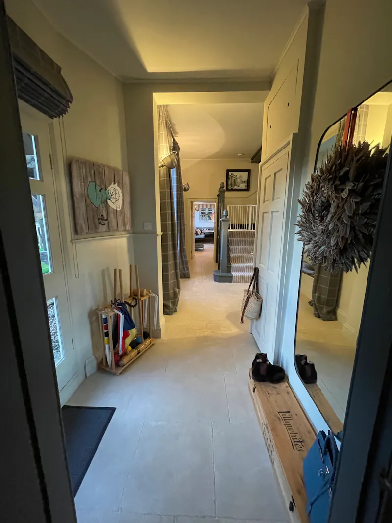 Entrance hall at Great Milton Barn and Home, L734 (photo 4)