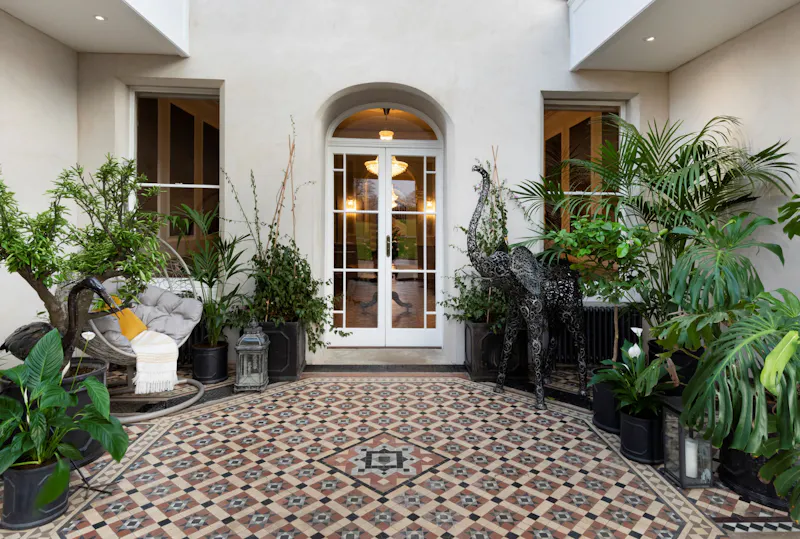 Courtyard at Tunbridge Wells Manor , A1584 (photo 18)