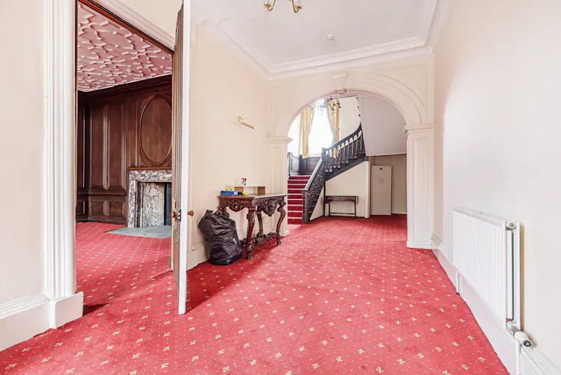 Corridor at Georgian home in Trowbridge, A1571 (photo 11)