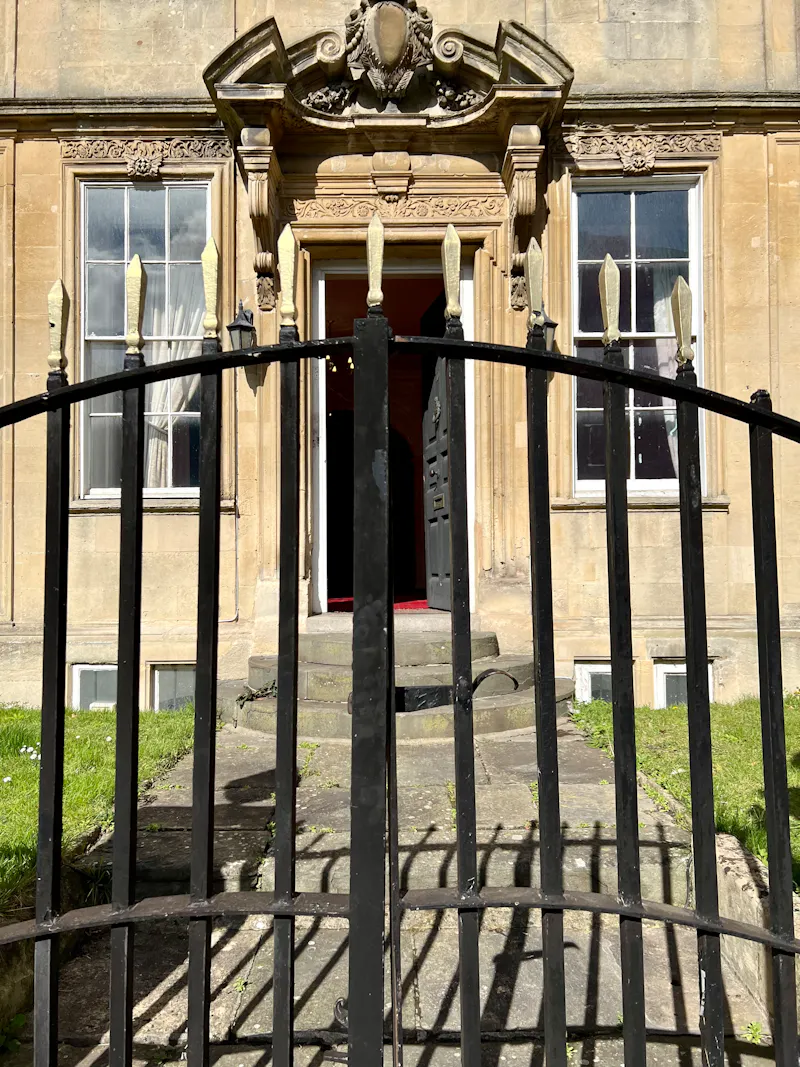 Gate at Georgian home in Trowbridge, A1571 (photo 44)