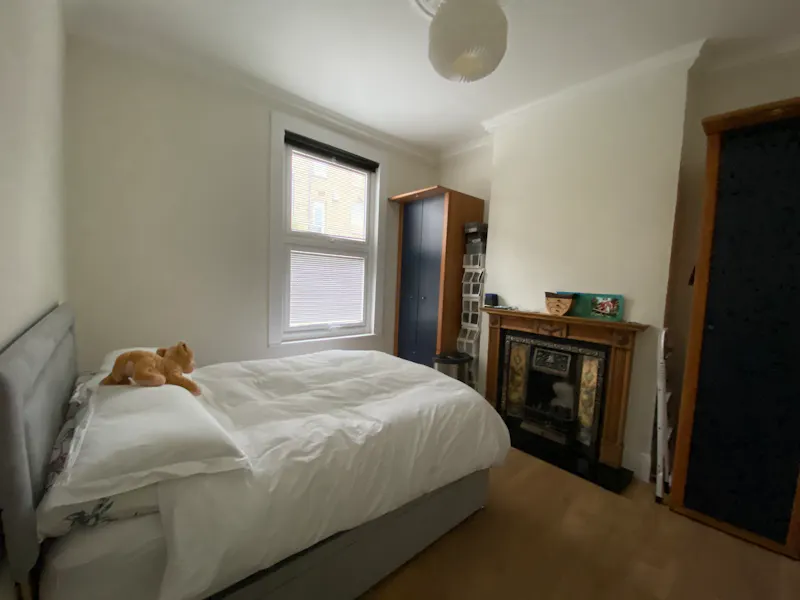 Bedroom at Lewisham victorian home, B1970 (photo 11)