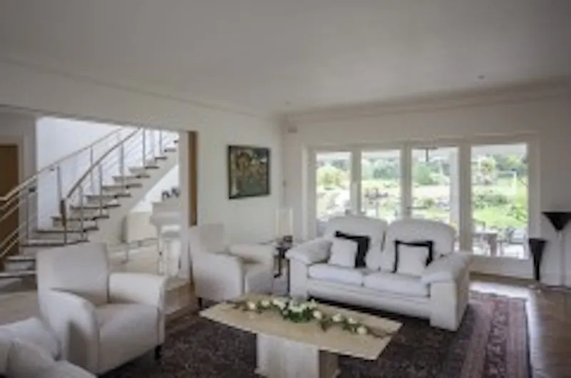 Modern home in Bush Hill, D2620 (photo 3)