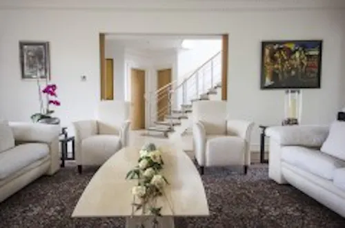 Modern home in Bush Hill, D2620
