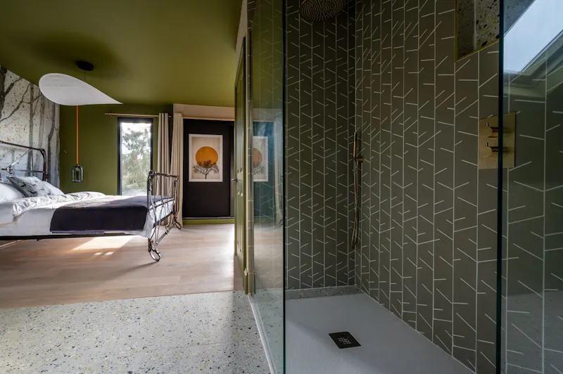 Shower at Colourful period home Woking , B1974 (photo 15)