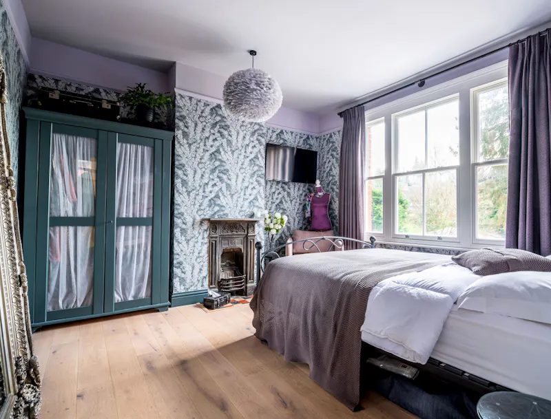 Bedroom at Colourful period home Woking , B1974 (photo 10)