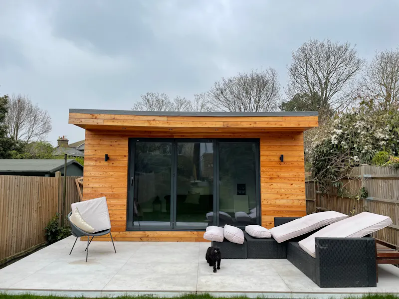 Summer house at Spacious Streatham House , E500 (photo 19)