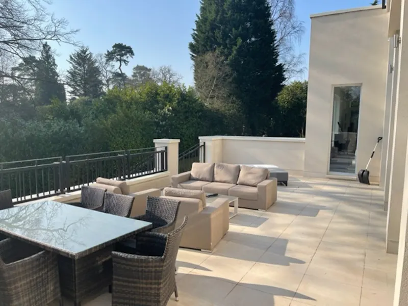 Balcony at Weybridge mansion with pool, D2618 (photo 37)