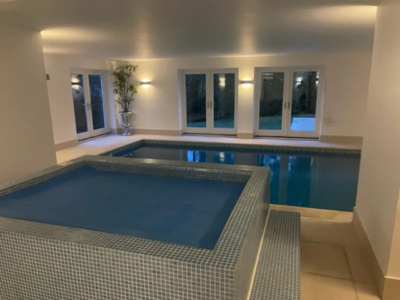 Swimming pool - indoor at Weybridge mansion with pool, D2618 (photo 31)