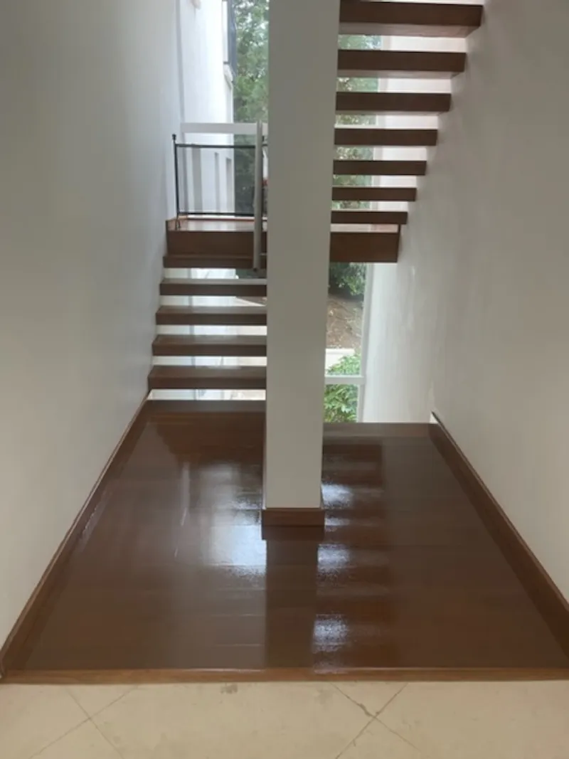 Staircase at Weybridge mansion with pool, D2618 (photo 17)
