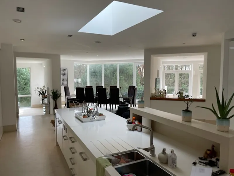Kitchen at Weybridge mansion with pool, D2618 (photo 2)