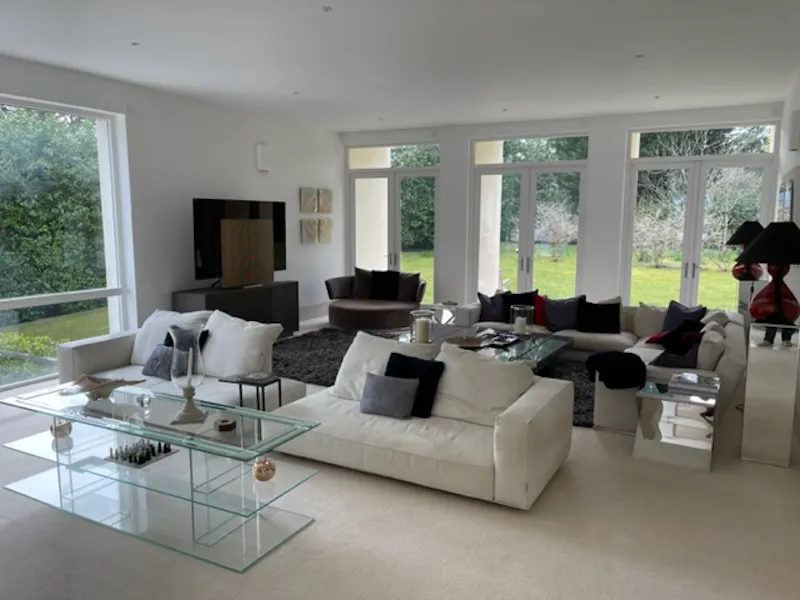 Living Room at Weybridge mansion with pool, D2618 (photo 5)