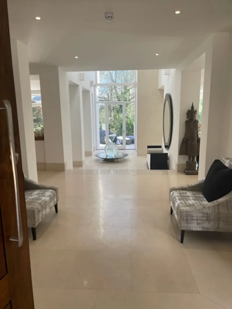 Entrance hall at Weybridge mansion with pool, D2618 (photo 14)
