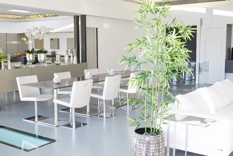 Dining room at Edenbridge LA-style house, K374 (photo 8)