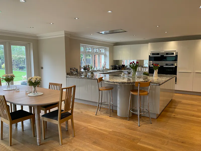 Kitchen island at Buckinghamshire Home, D2656 (photo 4)