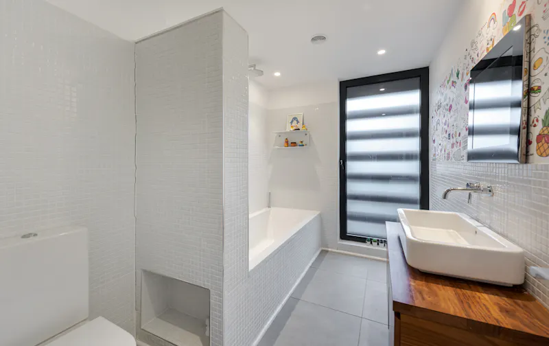 Bathroom at Minimalist home in Storrington, D2621 (photo 29)