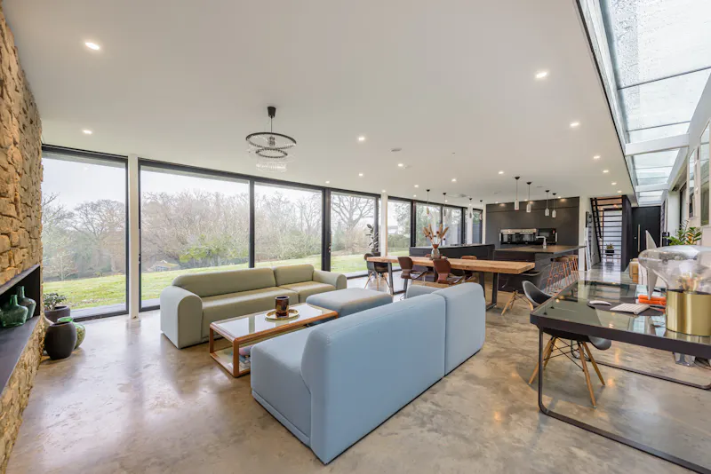 Exposed brick at Minimalist home in Storrington, D2621 (photo 3)