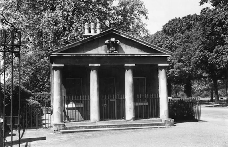 Hyde Park grade 2 listed lodge, A1569 (photo 14)