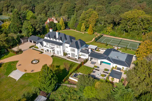 Incredible Ashtead mansion, D2622