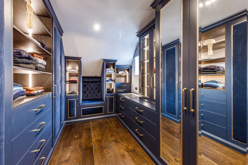 Dressing room at Incredible Ashtead mansion, D2622 (photo 50)