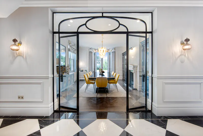 Dining room at Incredible Ashtead mansion, D2622 (photo 17)