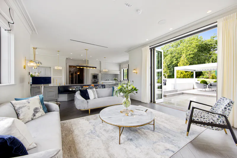 Open plan at Incredible Ashtead mansion, D2622 (photo 8)