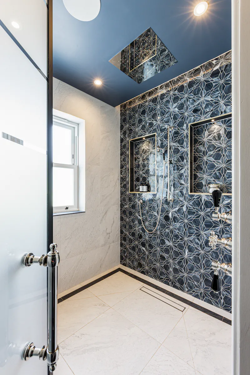 Shower at Incredible Ashtead mansion, D2622 (photo 60)
