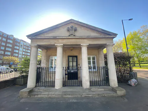Hyde Park grade 2 listed lodge, A1569