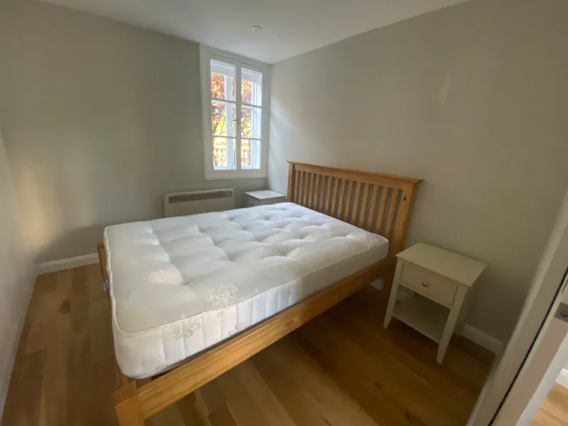 Bedroom at Hyde Park grade 2 listed lodge, A1569 (photo 5)