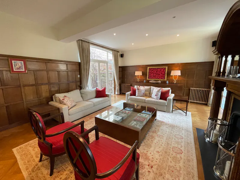 Drawing room at Versatile house in Richmond, A1570 (photo 5)