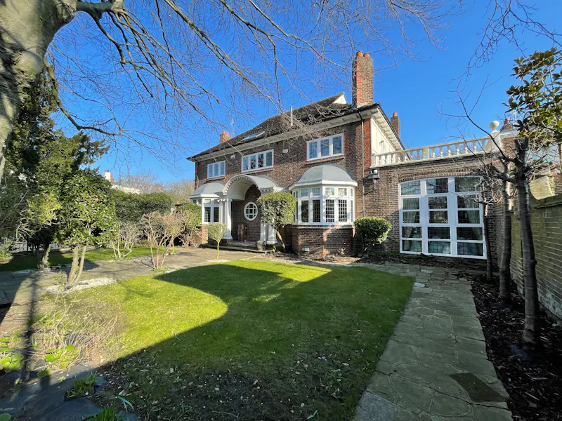 Versatile house in Richmond, A1570 (photo 1)