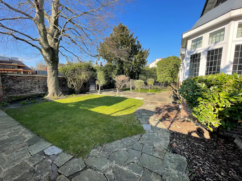 Versatile house in Richmond, A1570 (photo 81)