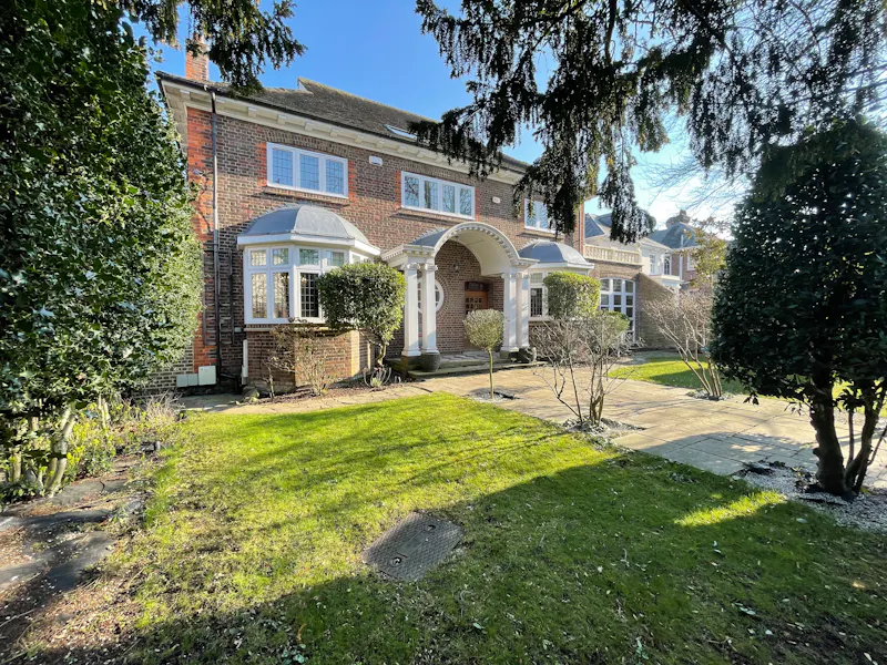 Versatile house in Richmond, A1570 (photo 86)