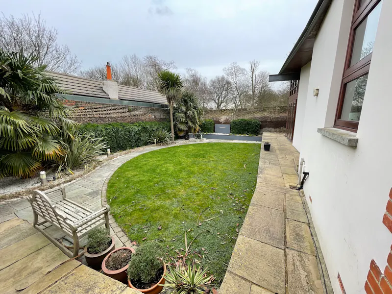 Versatile house in Richmond, A1570 (photo 84)