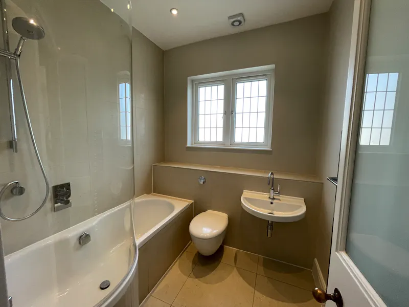 Bathroom at Versatile house in Richmond, A1570 (photo 68)